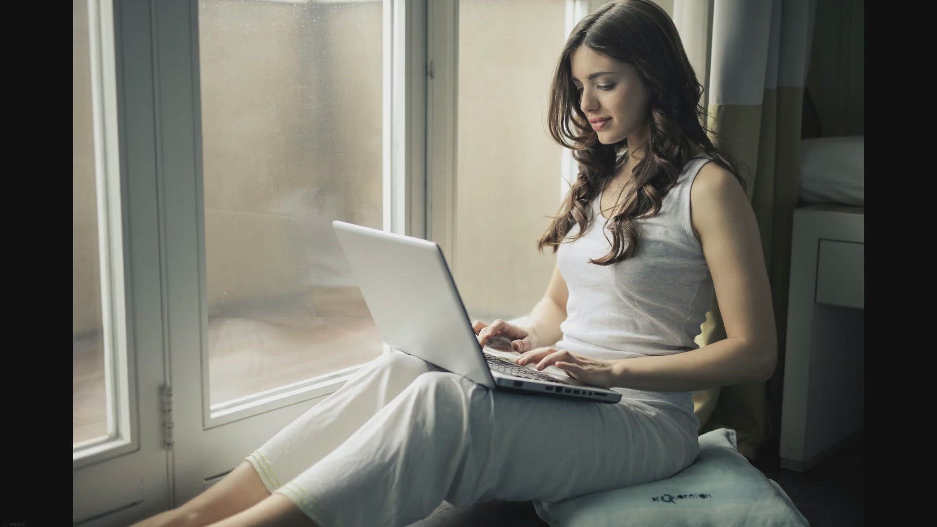 Video thumbnail for 5 Tips to Start a Side Hustle You Always Wanted