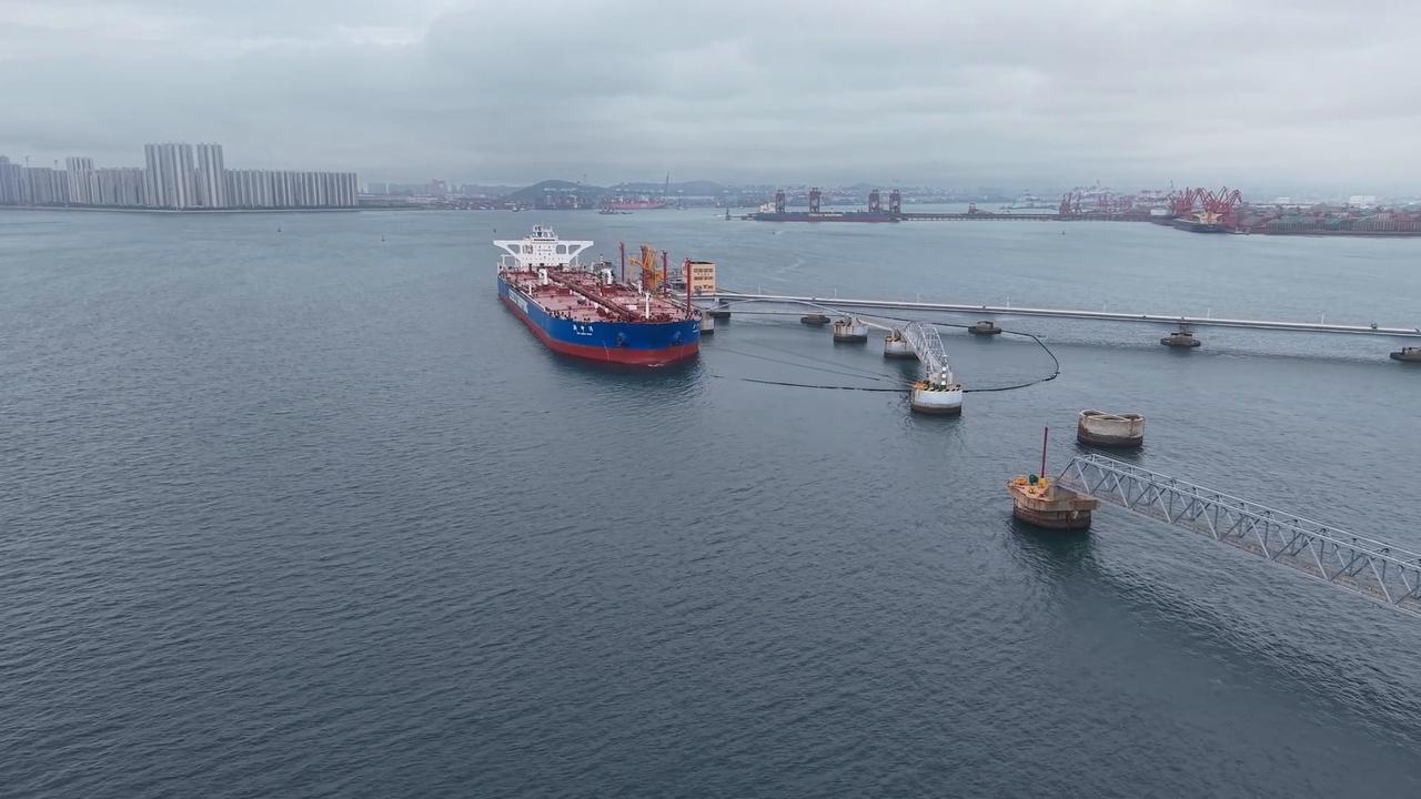 Video thumbnail for China: Qingdao Port 2.