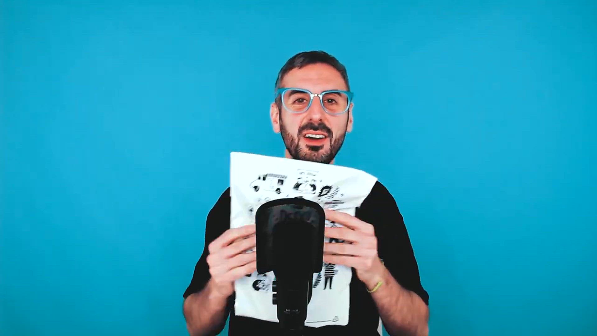 'Video thumbnail for How to create your own CUSTOM T-SHIRT with Canva 😮'