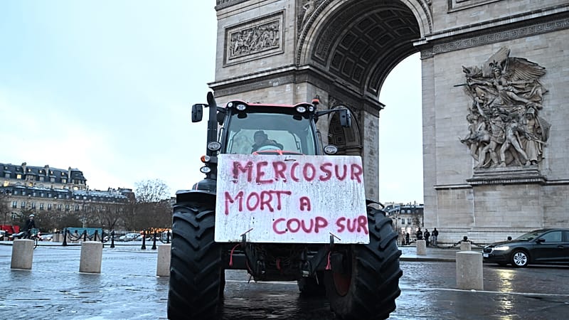 Video thumbnail for French farmers protest EU Mercosur deal with tractors in Paris