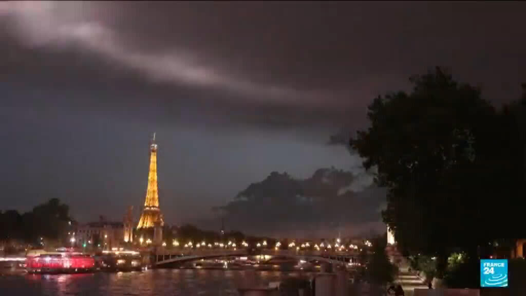 Video thumbnail for Heatwave spreads across eastern Europe, France records 1,000 deaths in a week