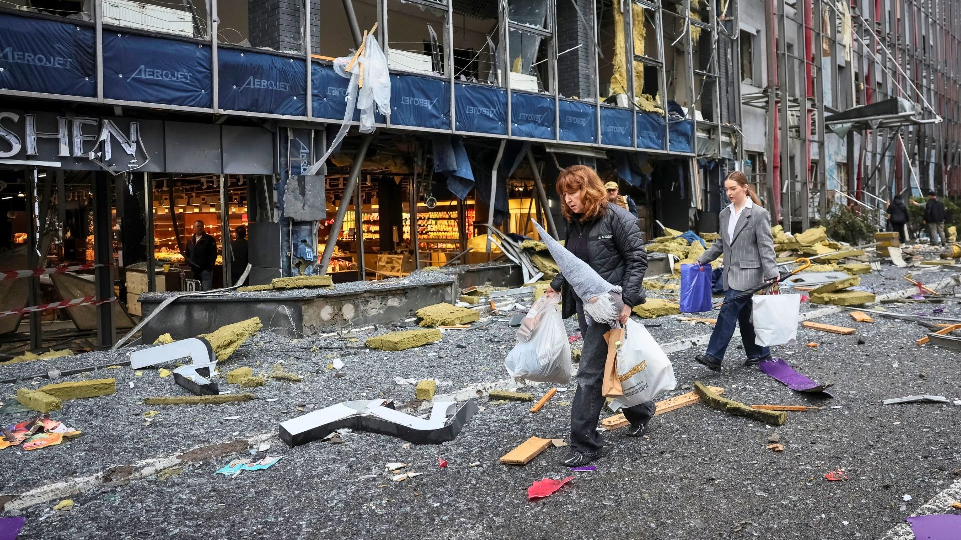 Video thumbnail for Zelenskyy says US gave no warning before Russian missile attack on Kyiv