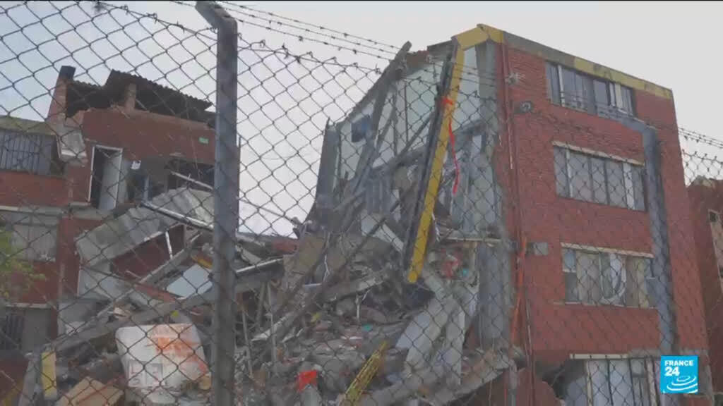Video thumbnail for Colombia: Hundreds still missing as earthquake resue effort continues