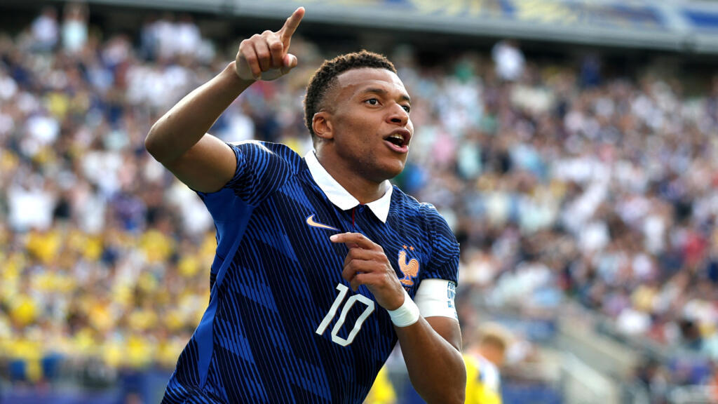 Video thumbnail for Mbappe 'unstoppable' against Sweden as he becomes tournament's joint top-scorer