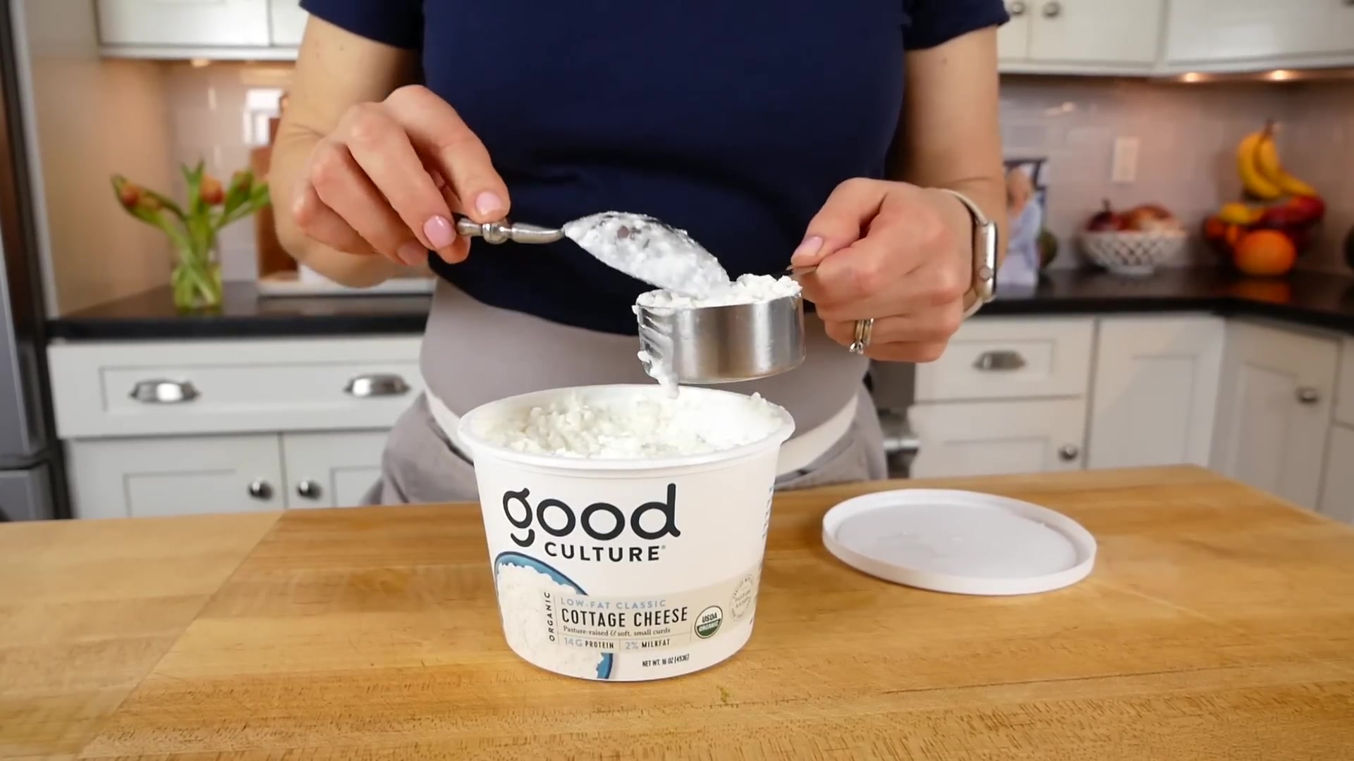 Video thumbnail for OVERNIGHT OATS easy recipe made with cottage cheese (14g of protein!) (1080p 30fps)