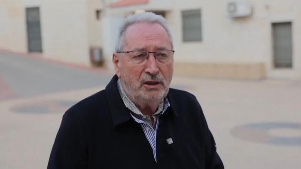 Video thumbnail for Israeli settlers attack European diplomats, beat French mayor
