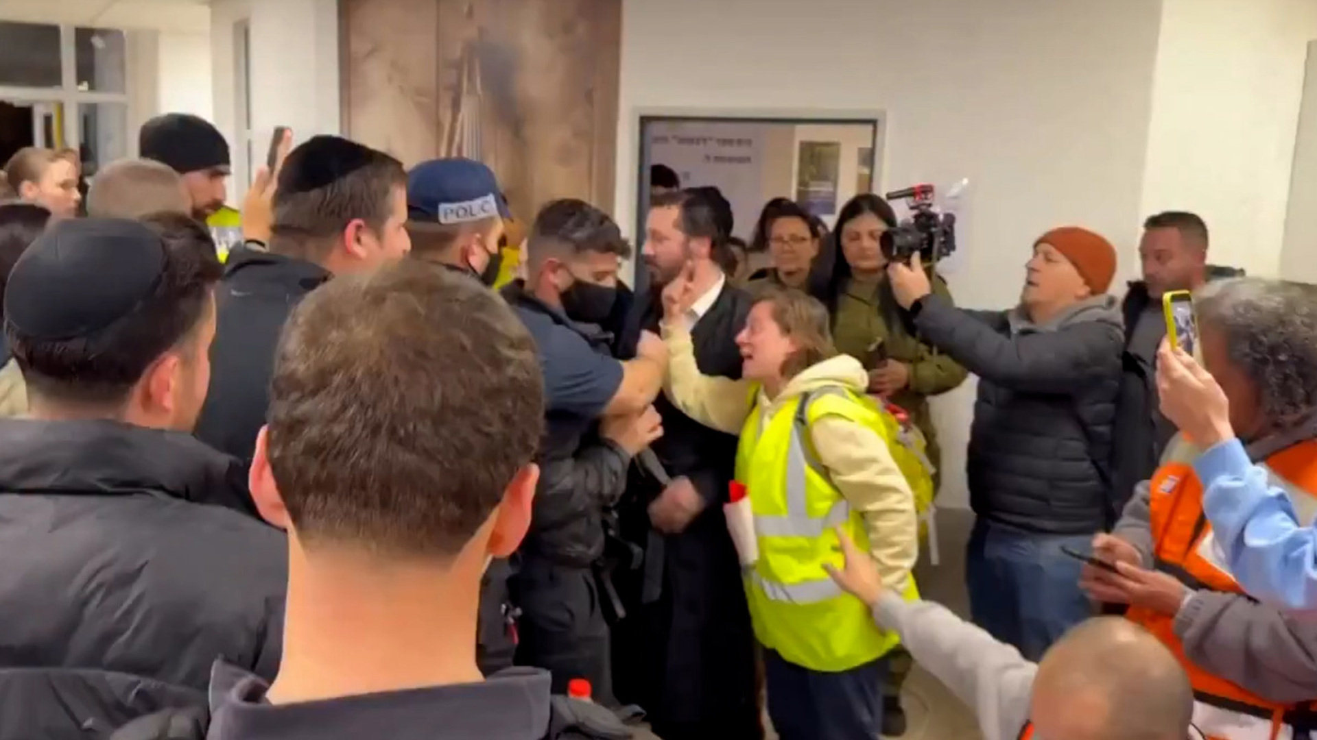 Video thumbnail for Woman confronts Ben-Gvir at site of Iranian missile strike