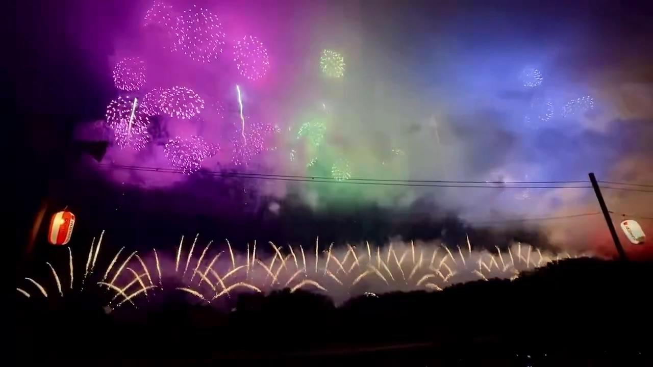 Video thumbnail for Japan: Nagaoka Fireworks Festival Lights Up Sky With 20,000 Shells.