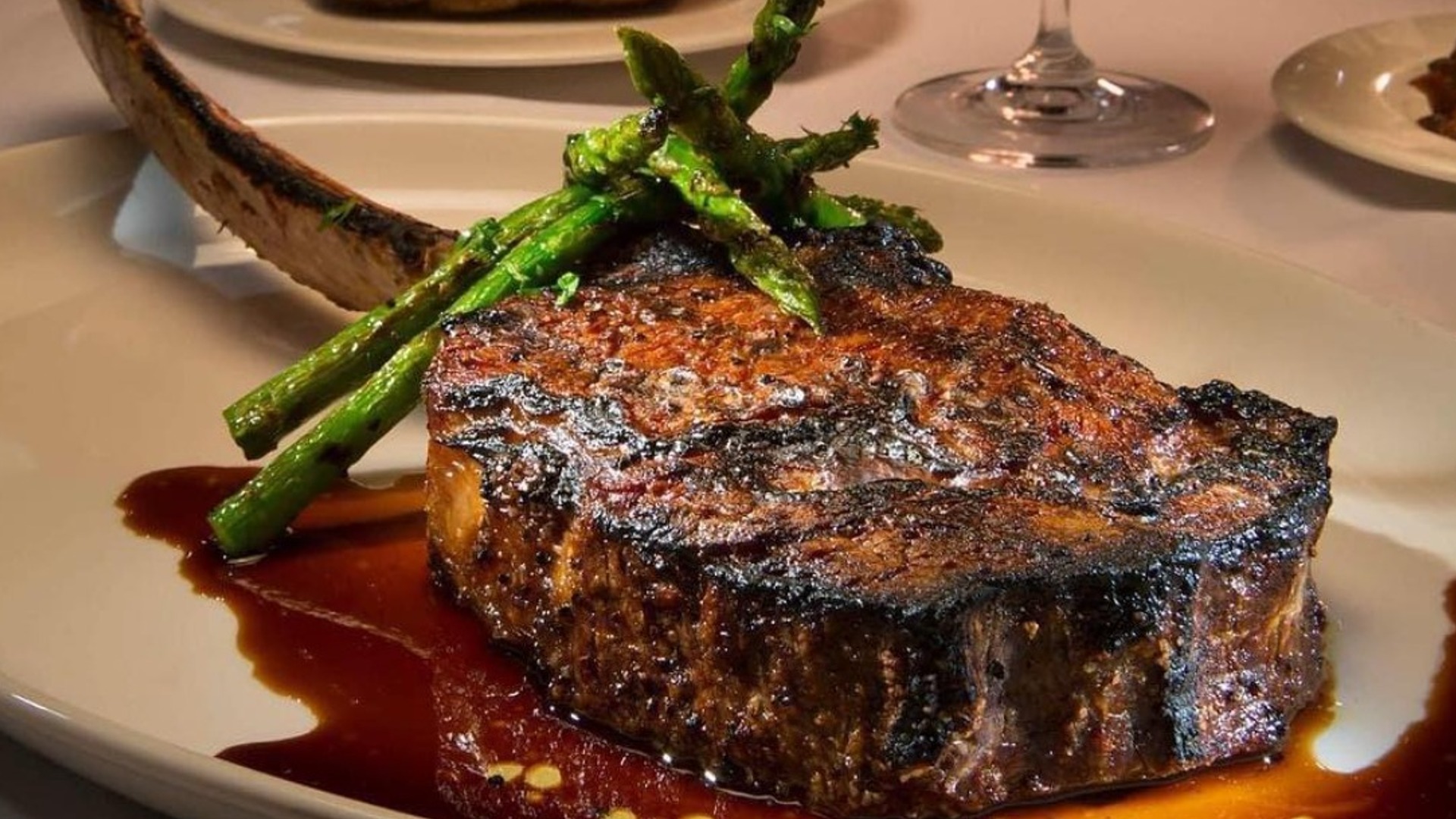 Video thumbnail for Regional Steakhouse Chains We Wish Were Everywhere