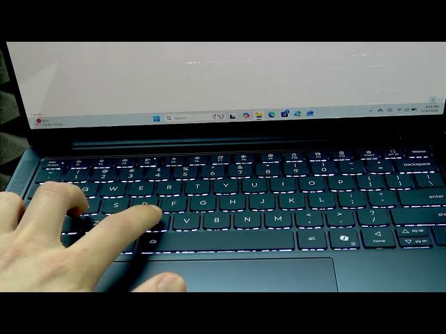 Video thumbnail for LENOVO Yoga Slim 7 – How to Copy and Paste