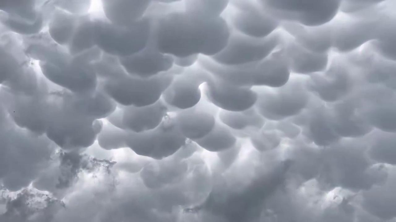 Video thumbnail for US: Spectacular Mammatus Clouds Spotted Over Texas Amid Severe Storm Threat.