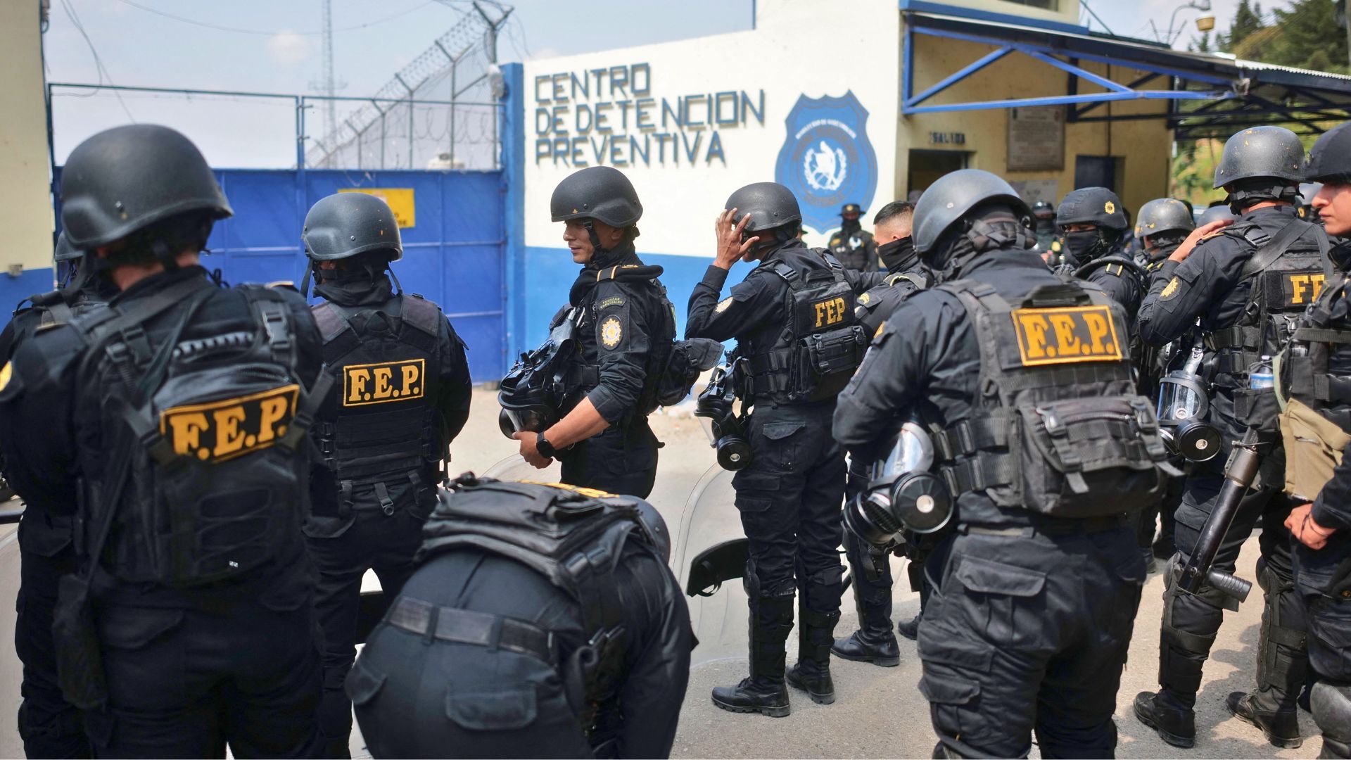 Video thumbnail for Seven police officers killed after riots in three Guatemalan prisons
