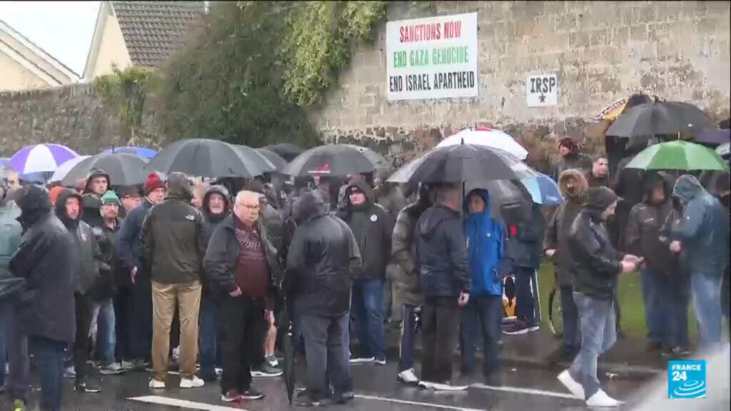 Video thumbnail for First Protestant march in Catholic area in nearly 30 years