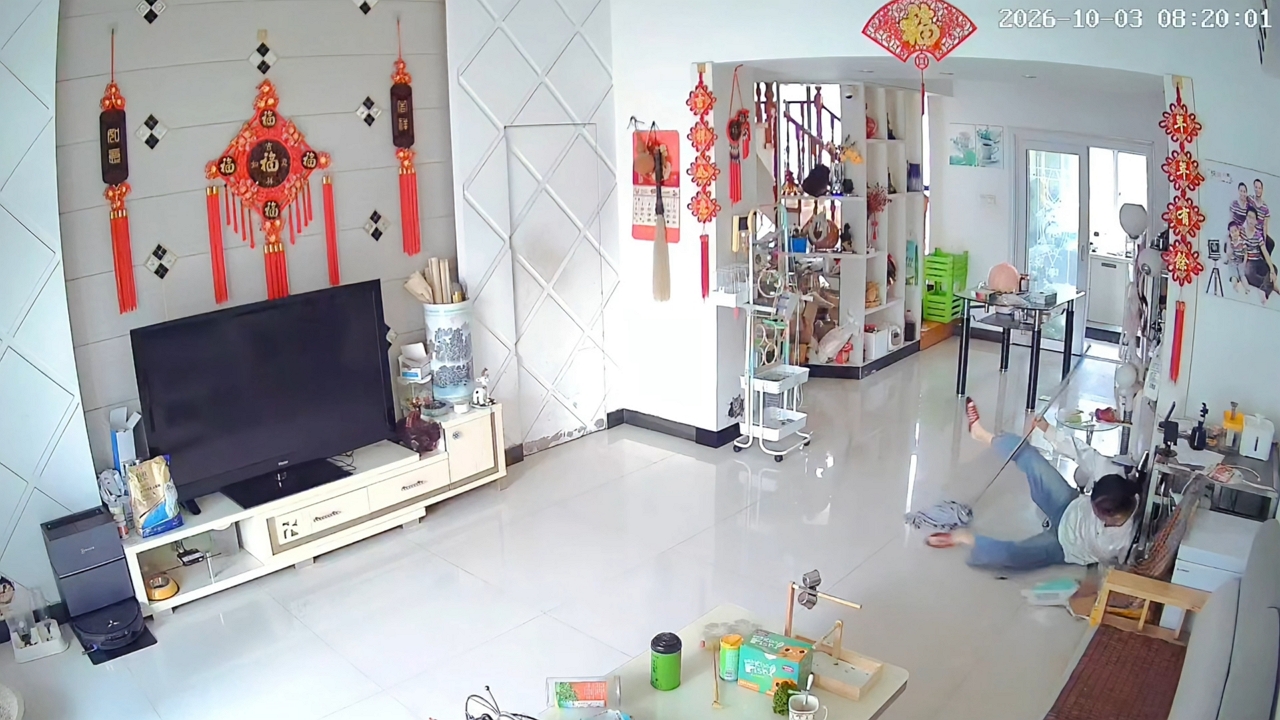 Video thumbnail for Woman slips on wet floor while cleaning in Hubei