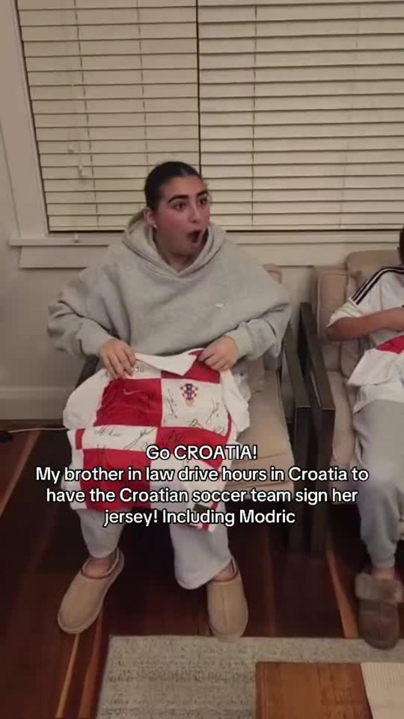 Video thumbnail for Emotional Surprise Croatia Jersey Signed by National Team