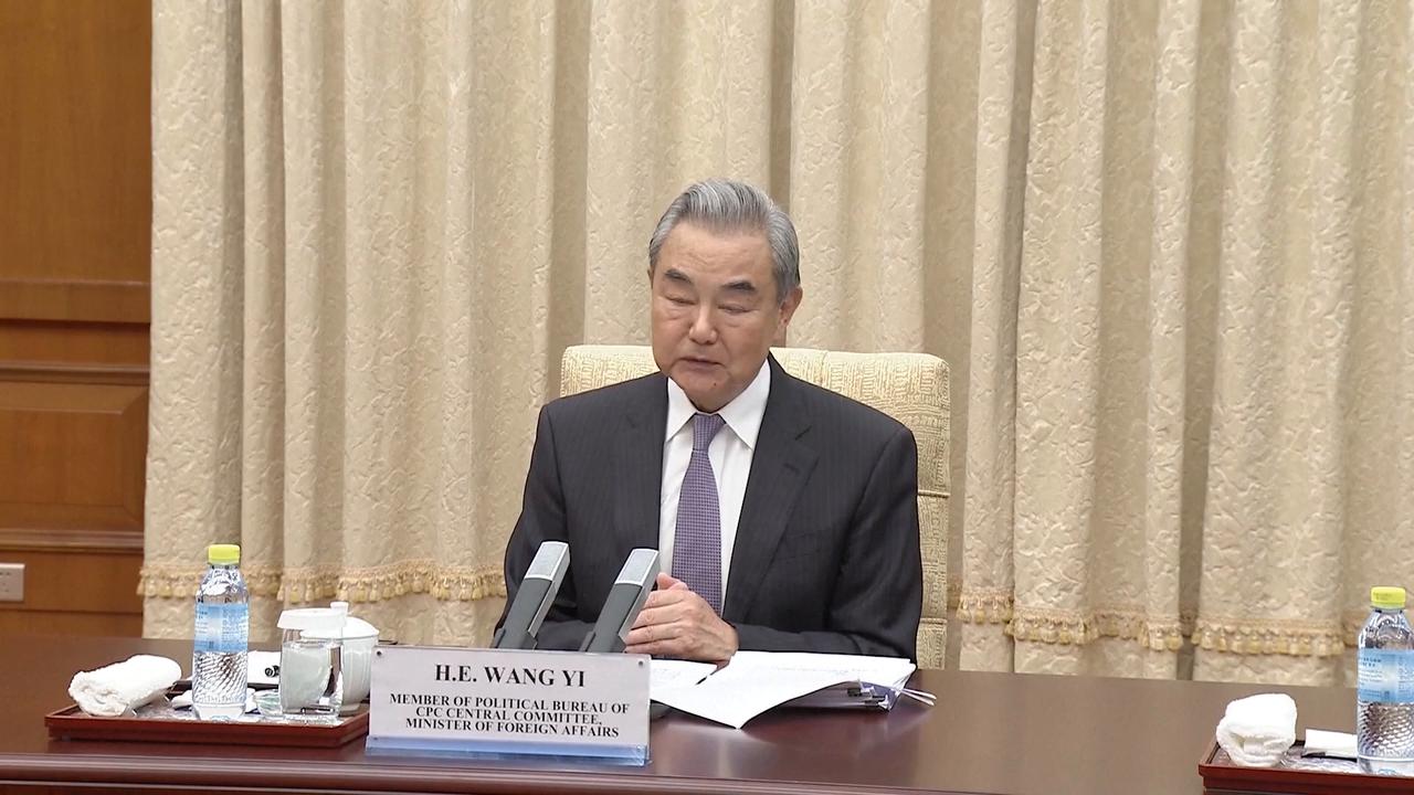 Video thumbnail for China: China, Bangladesh FMs hold talks, vowing to deepen friendship, practical cooperation.