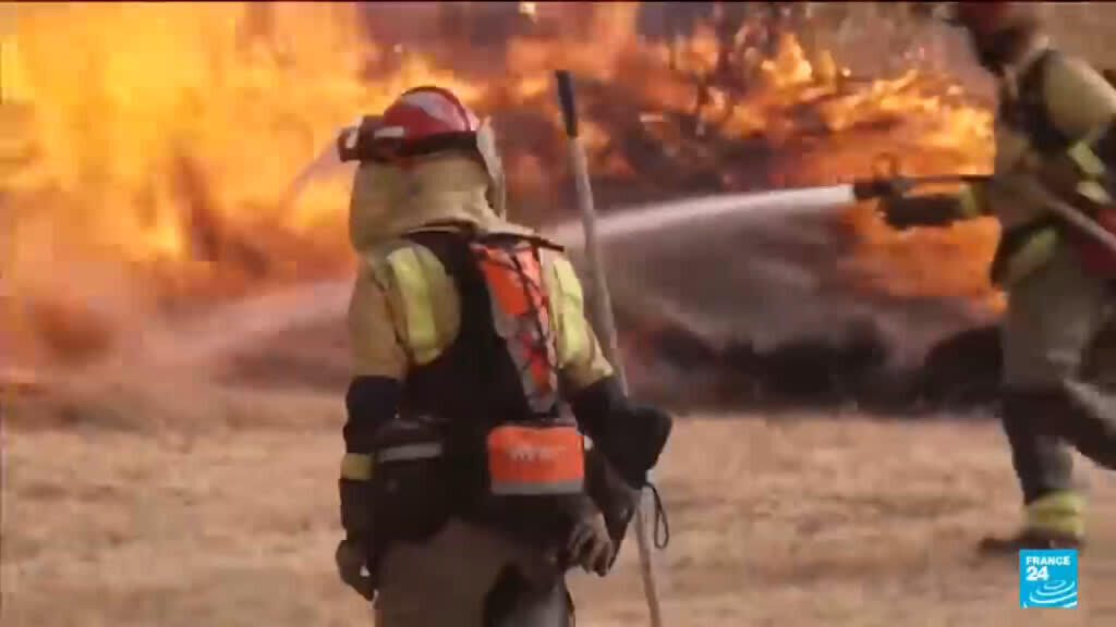 Video thumbnail for At least 3 dead and thousands displaced as wildfires rage across southern Europe