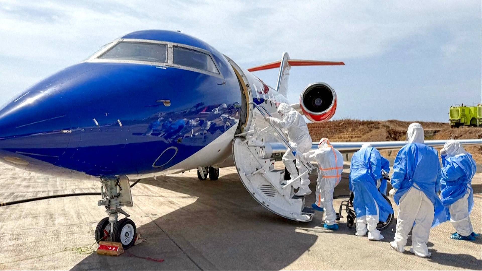 Video thumbnail for Three passengers evacuated as hantavirus-hit cruise ship heads to Tenerife
