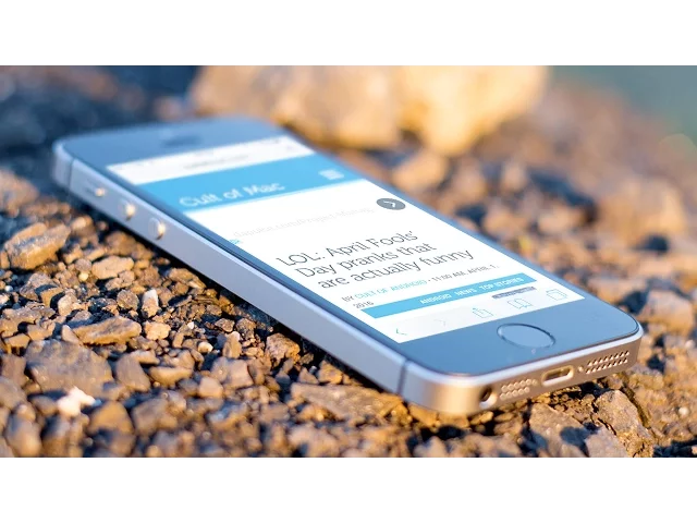 Video thumbnail for iPhone SE Review