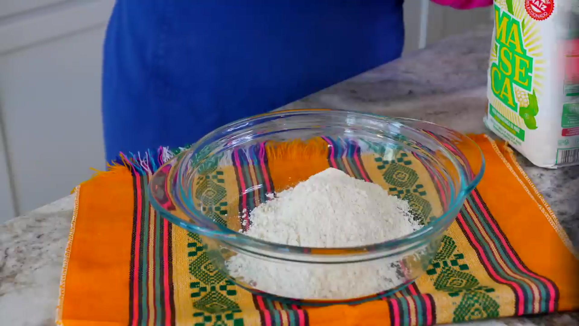 Video thumbnail for Easy Empanadas de PICADILLO con PAPAS using MASECA INstant Corn Masa(720P HD)