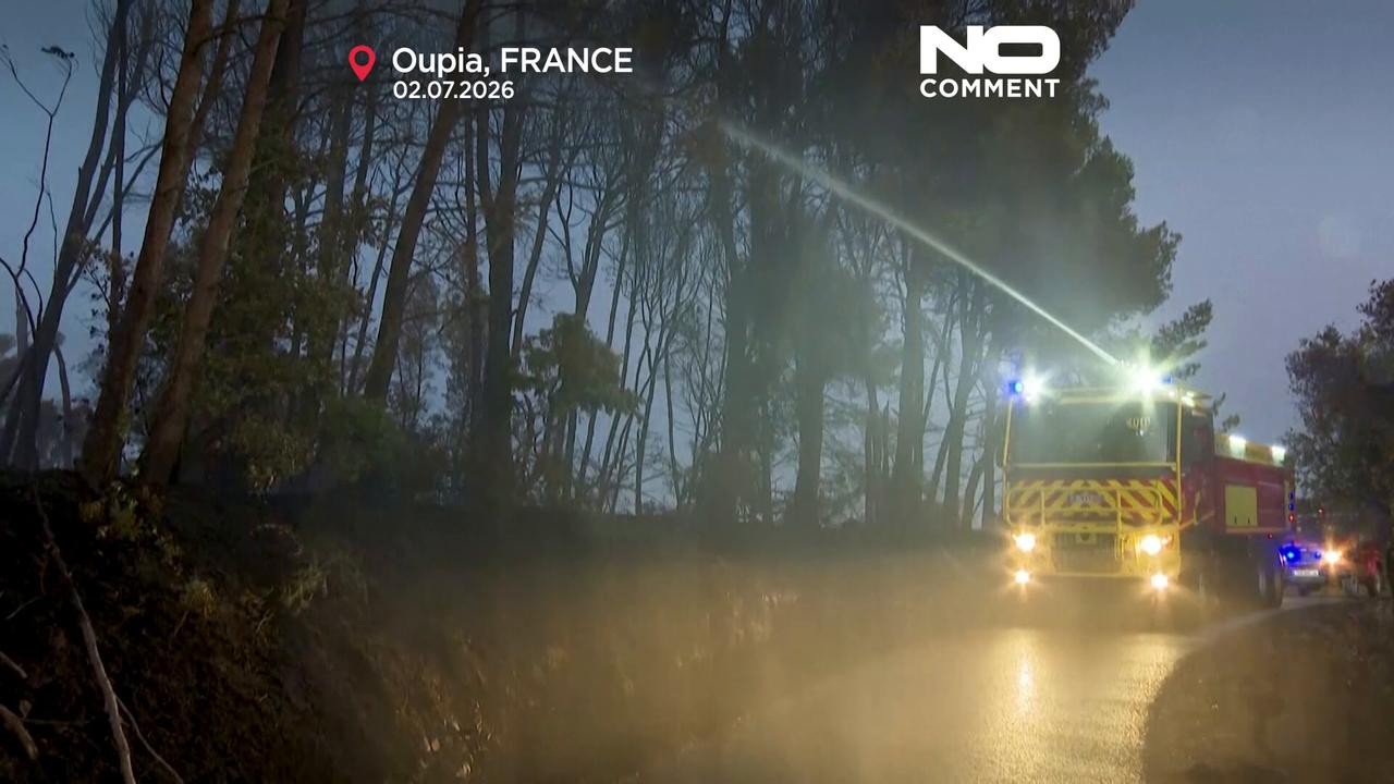 Video thumbnail for Fast-moving wildfire spreads across southern France