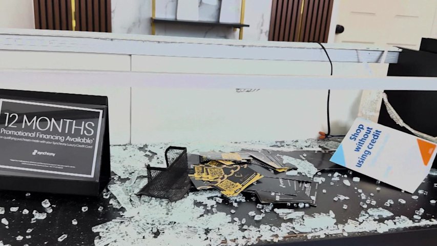 Video thumbnail for 10 daytime smash-and-grab robberies hit NJ jewelry stores this year