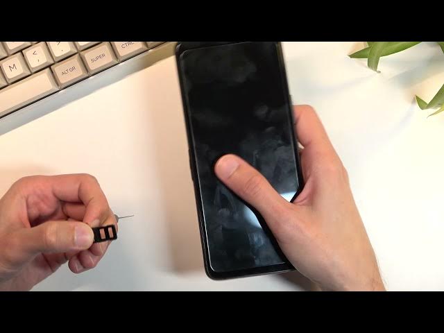 Video thumbnail for How to Insert SIM Card in ASUS Rog Phone 5S?