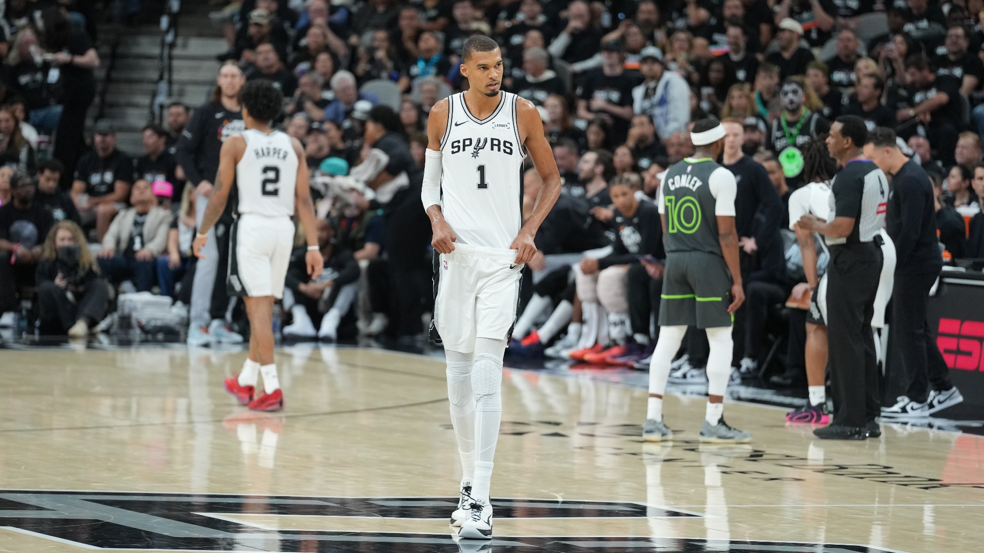 Video thumbnail for Spurs vs. Timberwolves: Odds Favor San Antonio on the Road