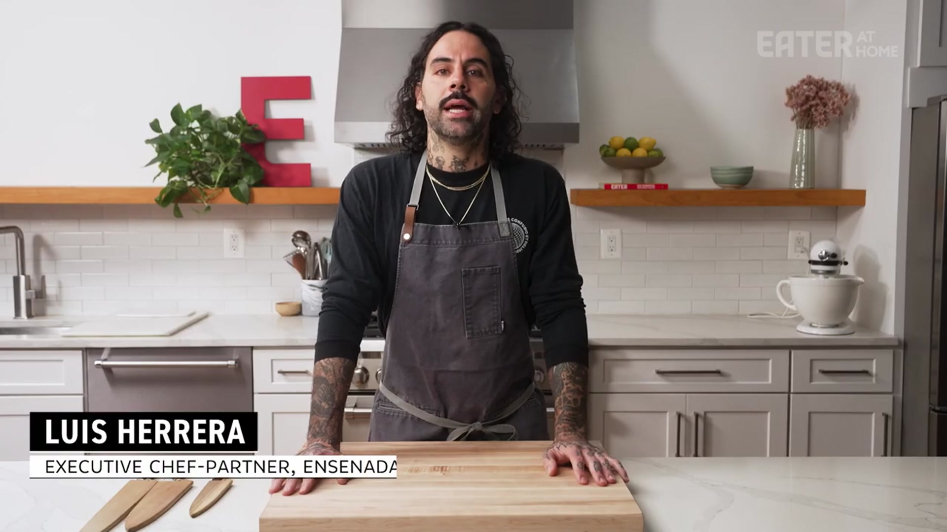 Video thumbnail for Expert Chef Makes a Thanksgiving Appetizer From Surprise Ingredients   On the Fly(720P HD)