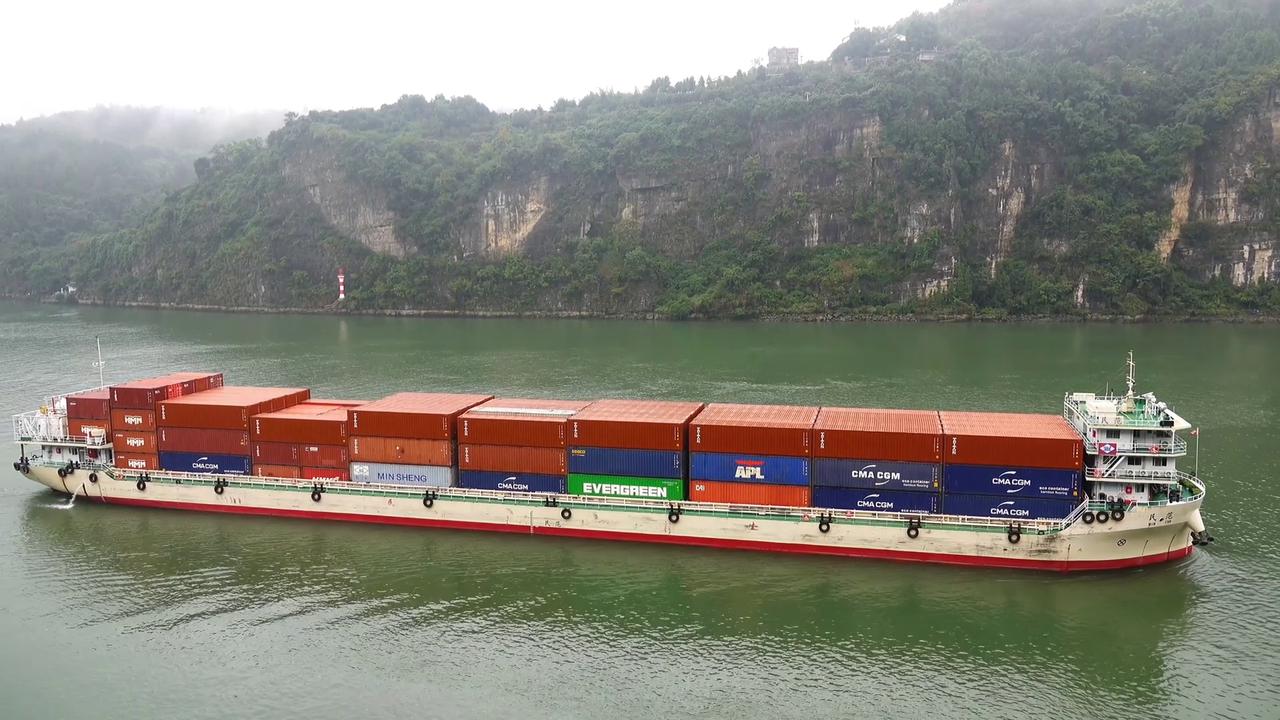 Video thumbnail for China: Yangtze River Three Gorges.