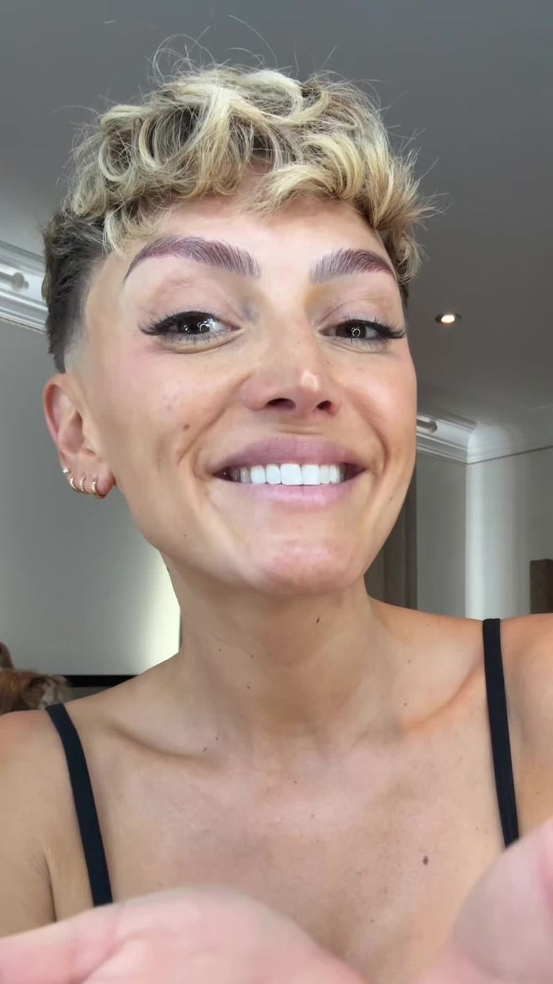 Video thumbnail for Shaved Brows Transformed with Realistic Eyebrow Transfers