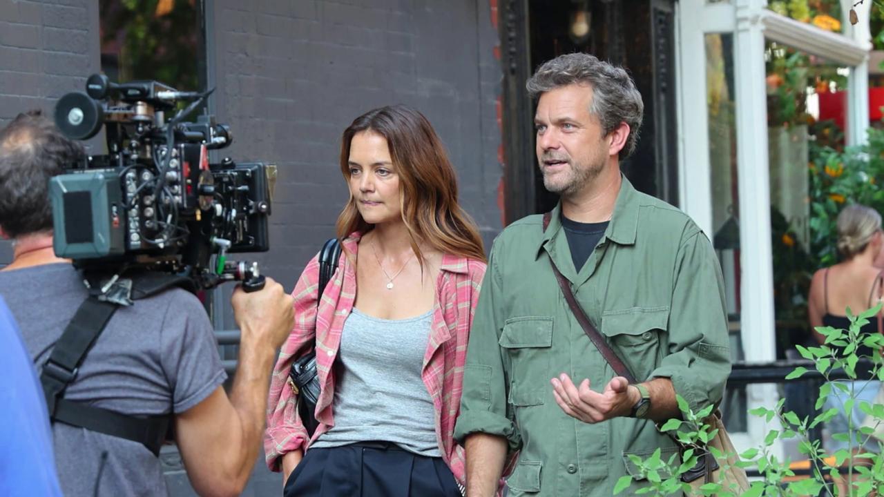 Video thumbnail for UNCAPTIONED: Joshua Jackson 'amazed' watching Katie Holmes direct Happy Hours.