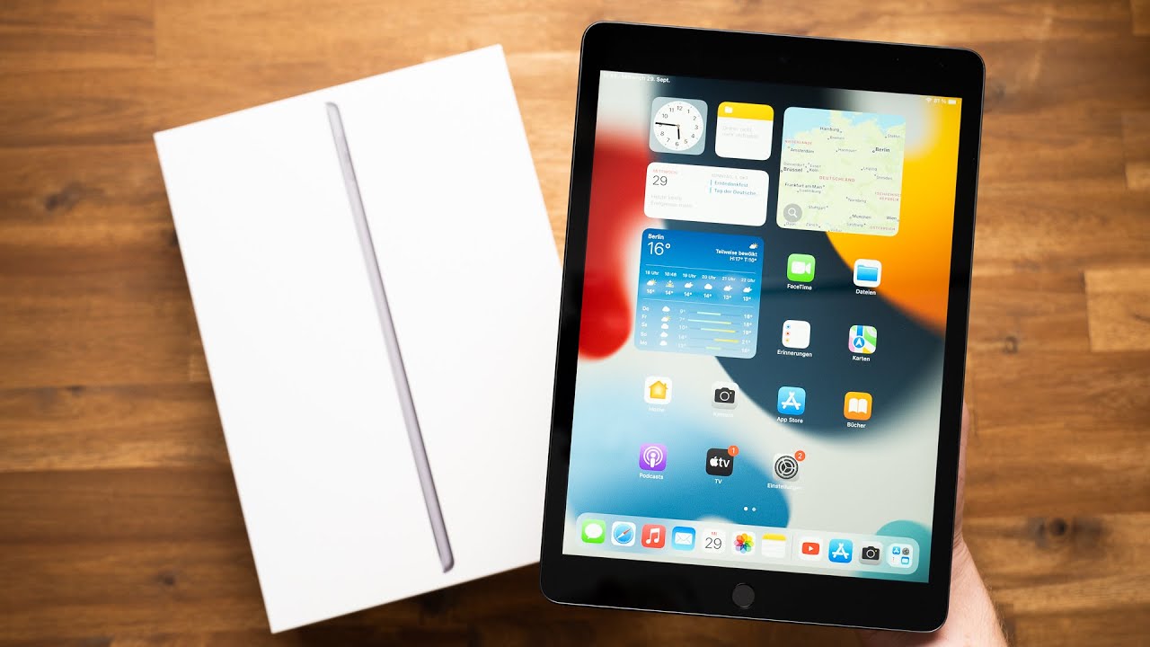 Video thumbnail for Apple iPad 9 Unboxing & Hands On: Still Not Laminated :(