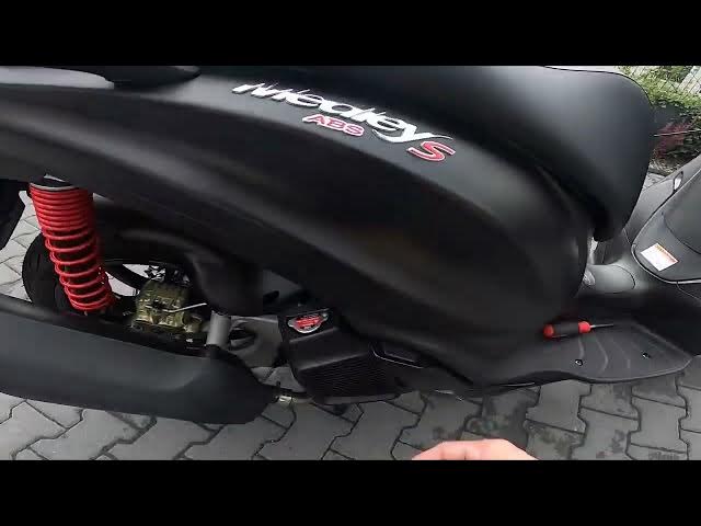 Video thumbnail for How to Open Leg Rest for Passenger in Piaggio Medley S ( 2017 - now )