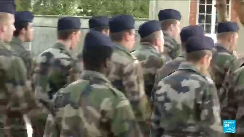 Video thumbnail for With the voluntary military service, France prepares for potential future conflicts