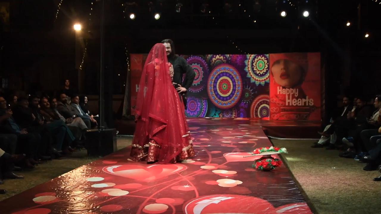 Video thumbnail for Pakistan: Fashion Show in Islamabad 2.