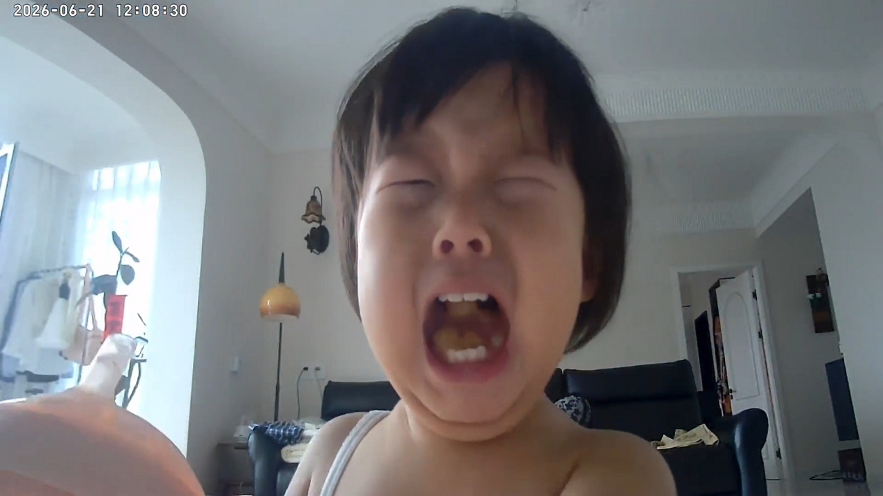 Video thumbnail for Toddler Surprised by Moving Camera at Mealtime