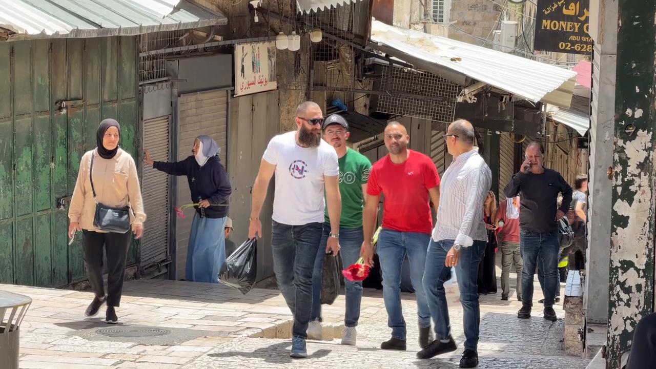 Video thumbnail for Israel closes shops in East Jerusalem’s Old City ahead of flag march.