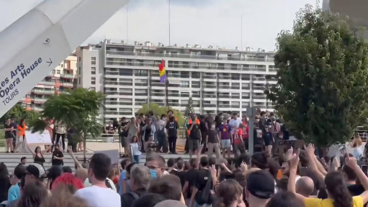 Video thumbnail for Spain: Large Housing Rights Protest Draws Crowds in Valencia, Spain.