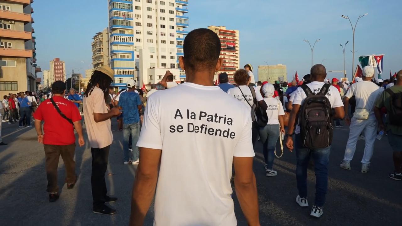 Video thumbnail for Cuba: Protesters mark May Day in Havana with anti-blockade demonstration.