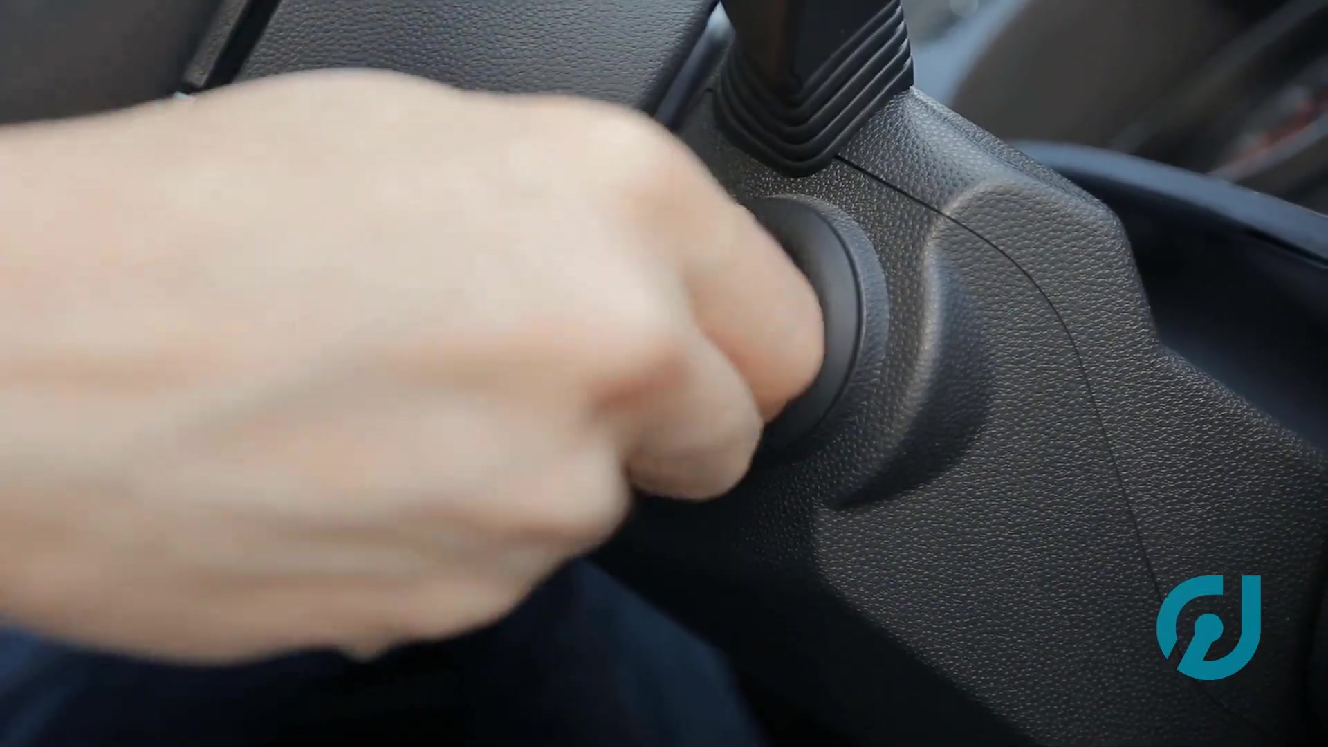 'Video thumbnail for Check Engine Light on Chrysler? Scan Codes Without a Tool!'