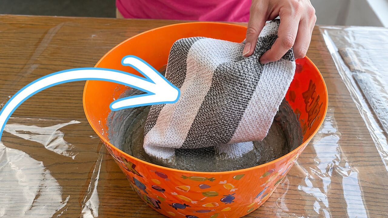 Video thumbnail for Dunk A Tea Towel Into Cement For This STUNNING idea!