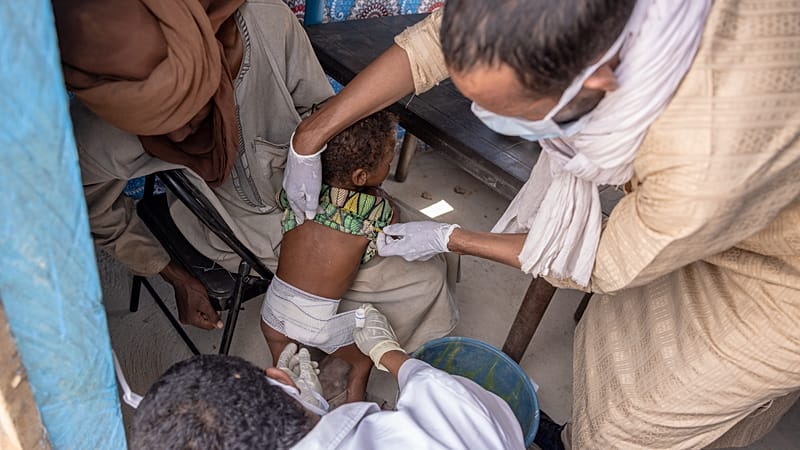 Video thumbnail for Mali's army and rebel opponents guilty of human rights violations, new report finds