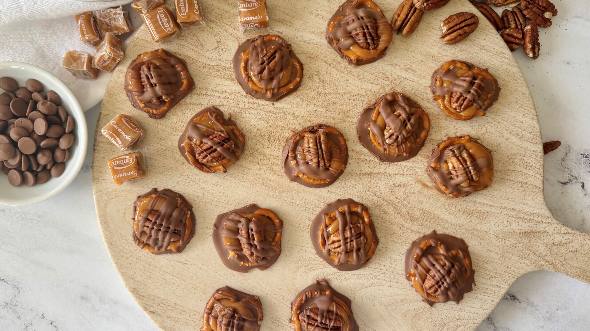 Video thumbnail for Mouth-Watering 4 Ingredient Pretzel Turtles Recipe