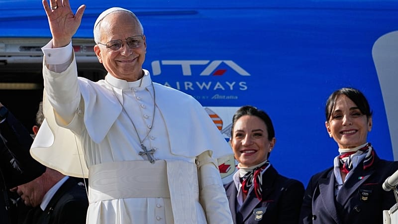 Video thumbnail for Pope Leo says he hopes to visit Africa in 2026 as he wraps up his first foreign trip