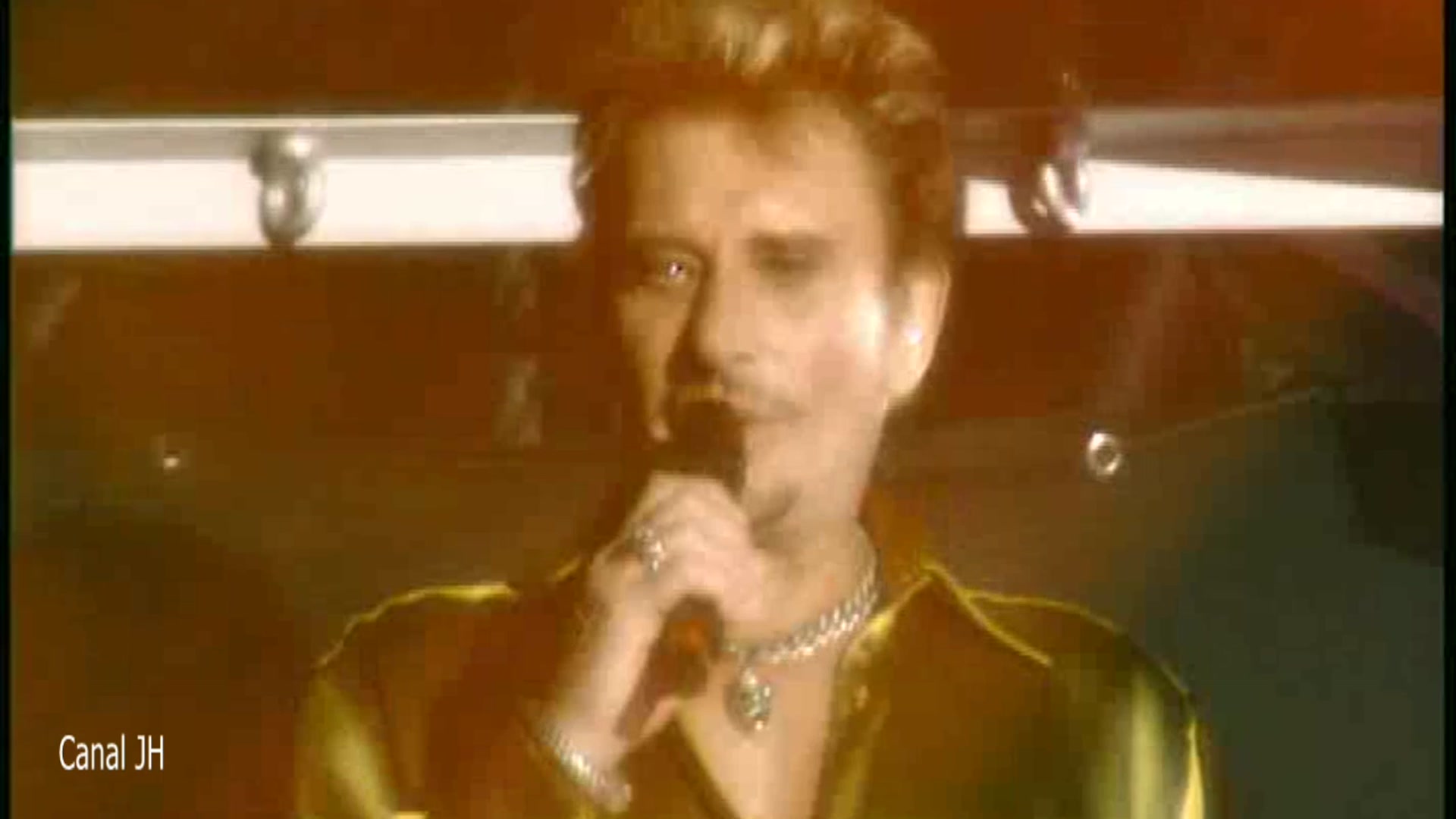 Video thumbnail for Johnny Hallyday - Que je t'aime - Tour eiffel 2000