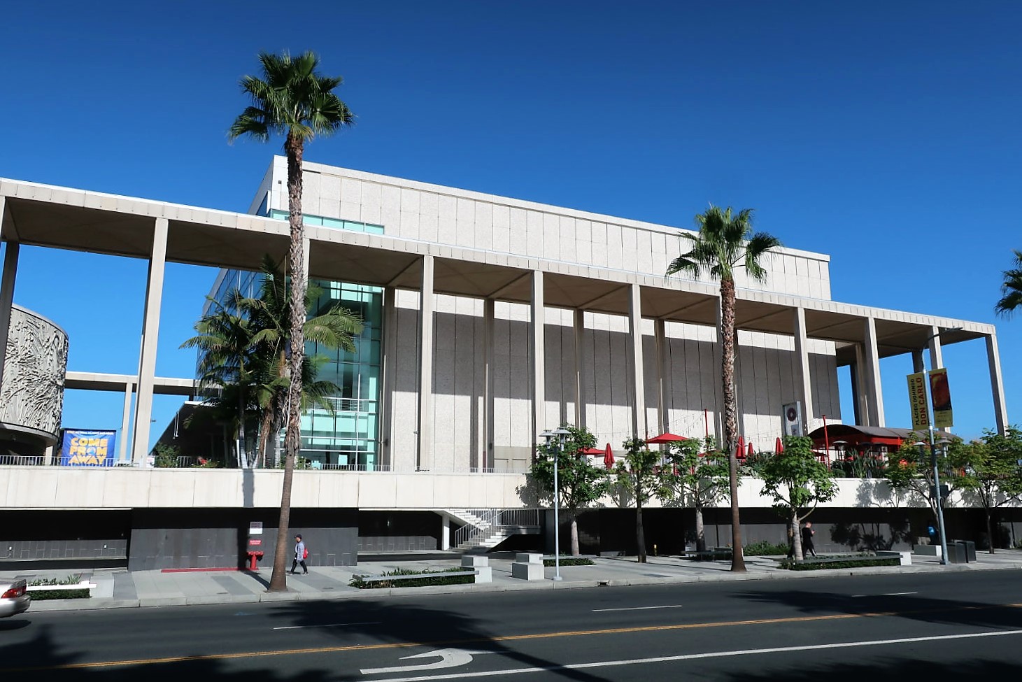 'Video thumbnail for Ahmanson Theatre Los Angeles - Broadway Plays and Musicals - Tickets and Schedules'