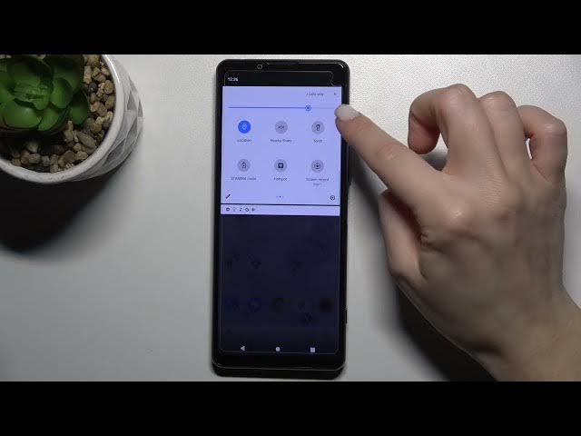 Video thumbnail for How to Deactivate Flashlight on Sony Xperia 5 III - Switch Off Torch
