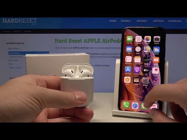 Video thumbnail for How to Check Battery Level on AirPods 2 - Detect Battery Percentage