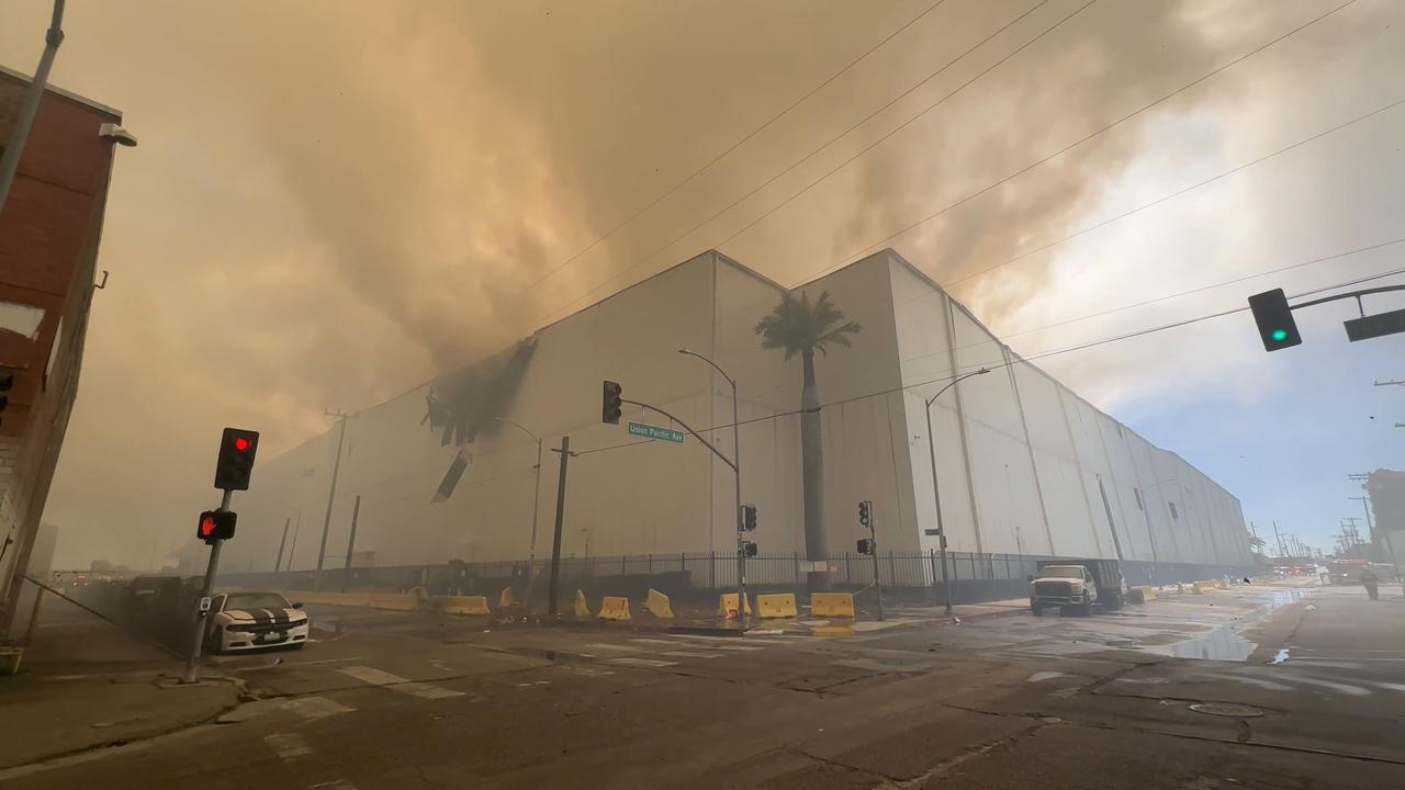 Video thumbnail for US: Los Angeles cold storage warehouse fire continues for third day.